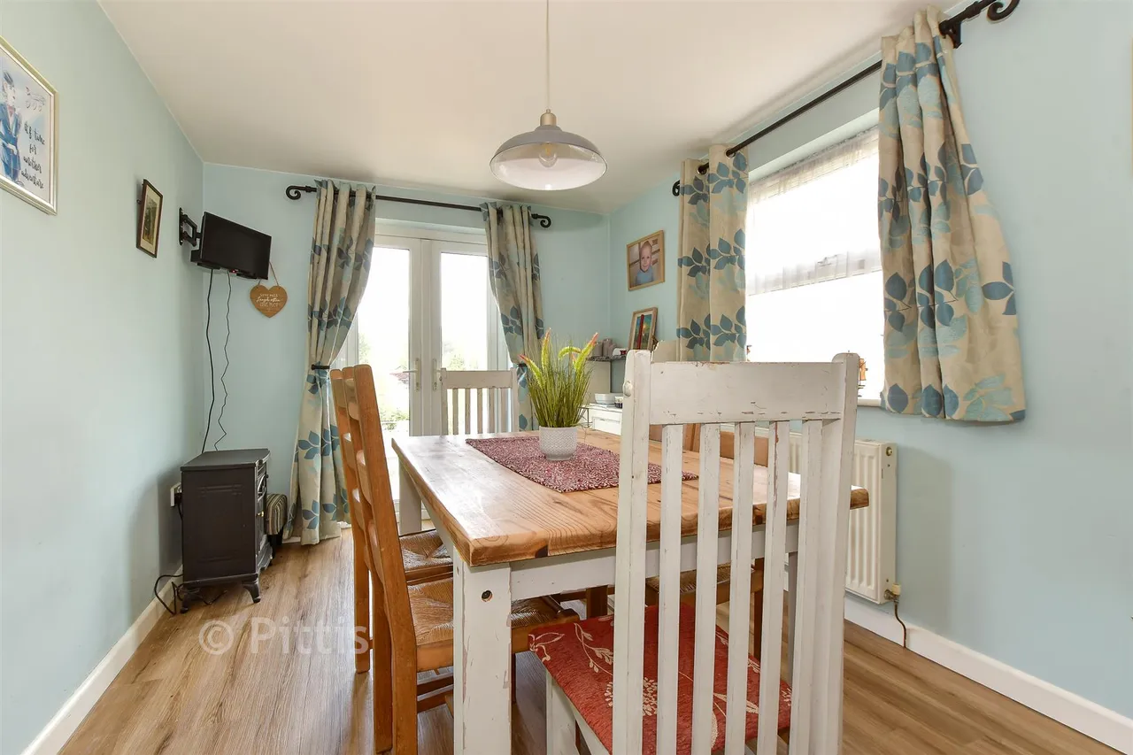 St. John's Road, Wroxall, PO38, photo 5