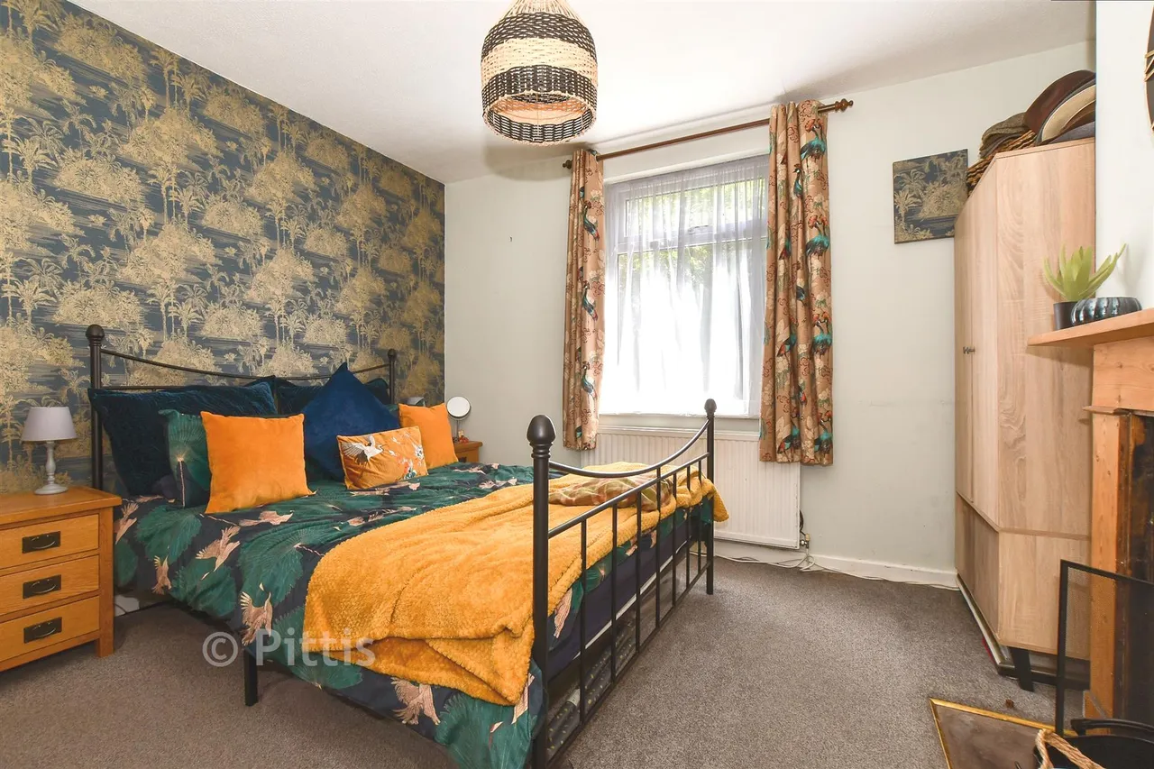 St. John's Road, Wroxall, PO38, photo 6