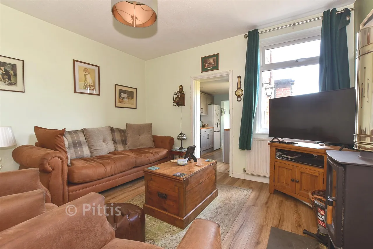 St. John's Road, Wroxall, PO38, photo 4