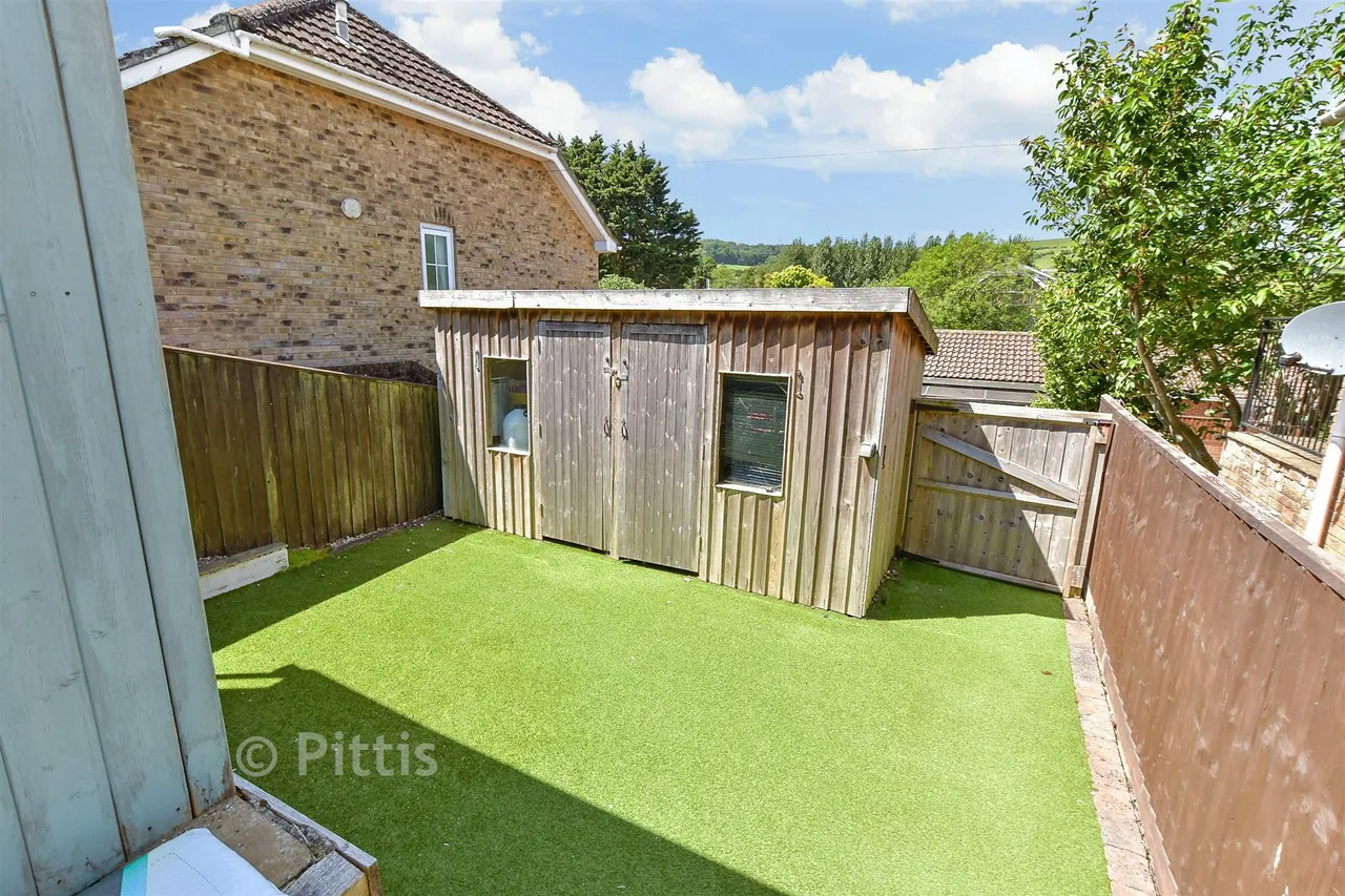 St. John's Road, Wroxall, PO38, photo 11
