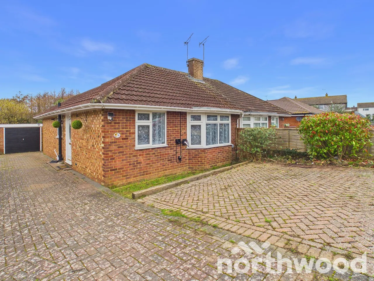2 bed house for sale, Bybrook Road, Kennington, TN24