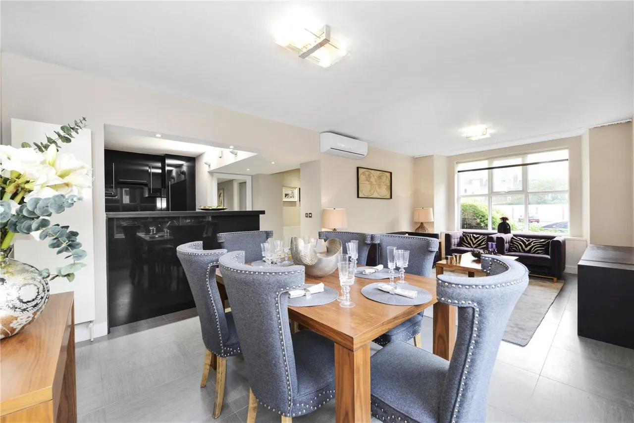 Boydell Court, St Johns Wood Park, photo 3