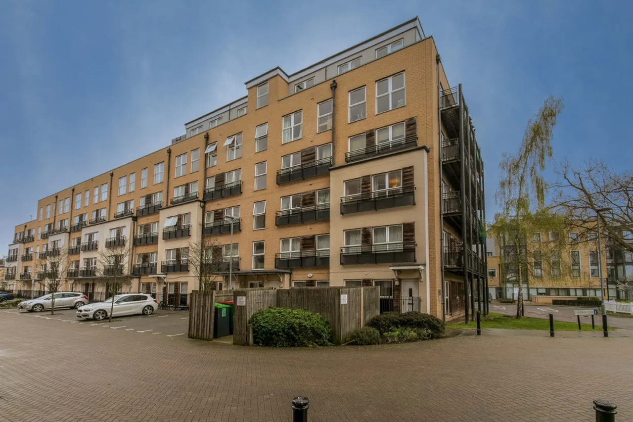 2 bed flat to rent — Lanadron Close, Isleworth, TW7