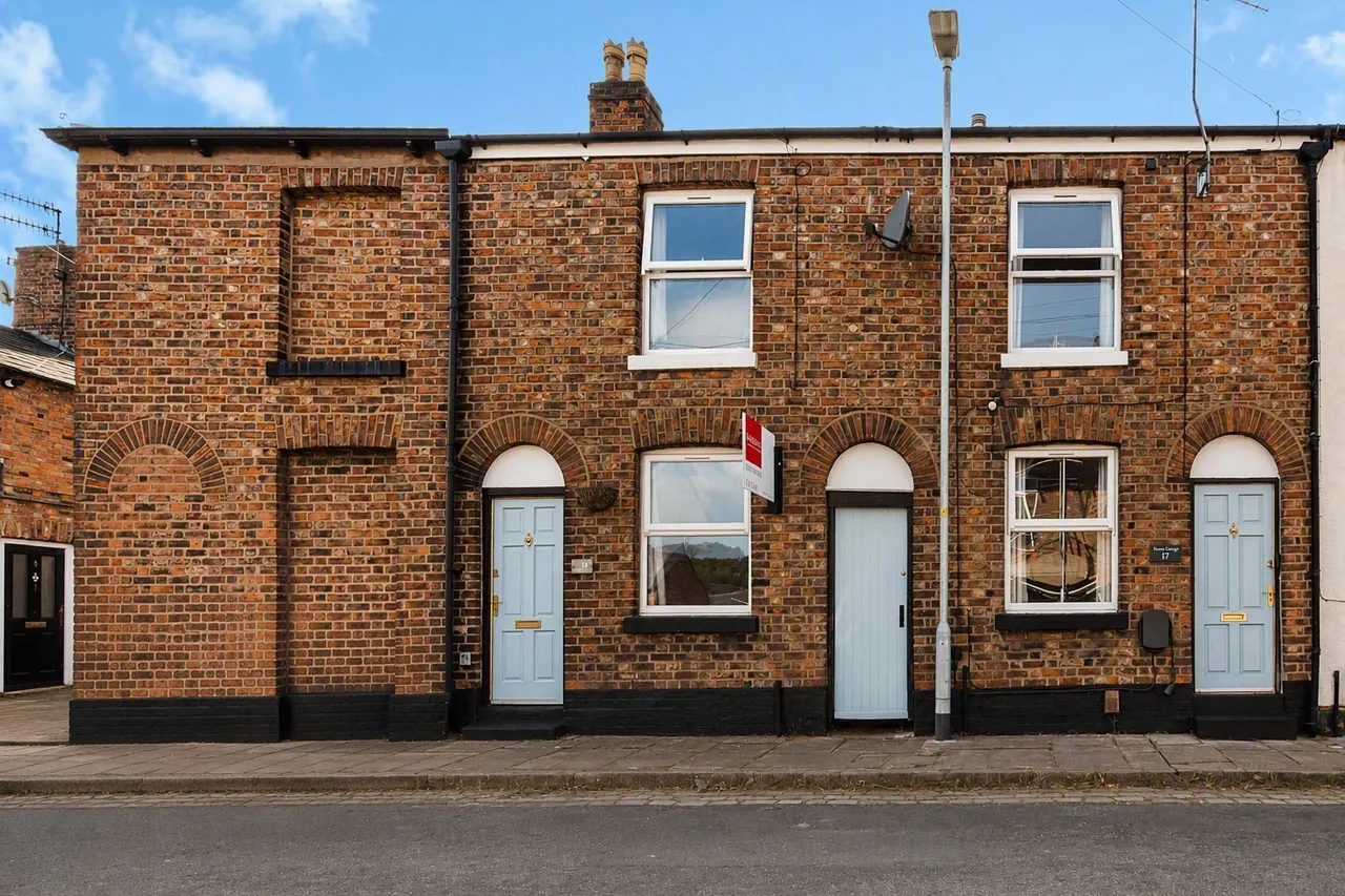 2 bed house for sale — Pitt Street, Macclesfield, Cheshire, SK11