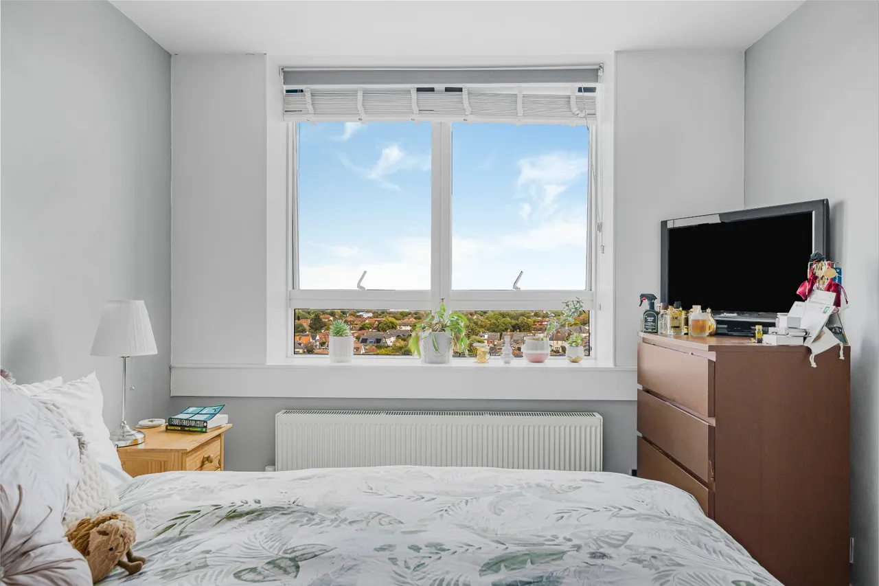 Wellington Close, Walton On Thames, KT12, photo 9