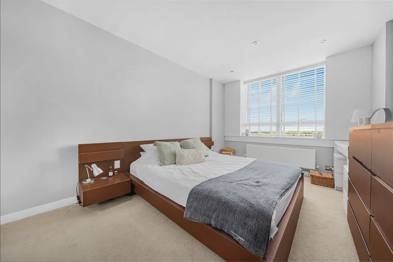 Wellington Close, Walton On Thames, KT12, photo 8