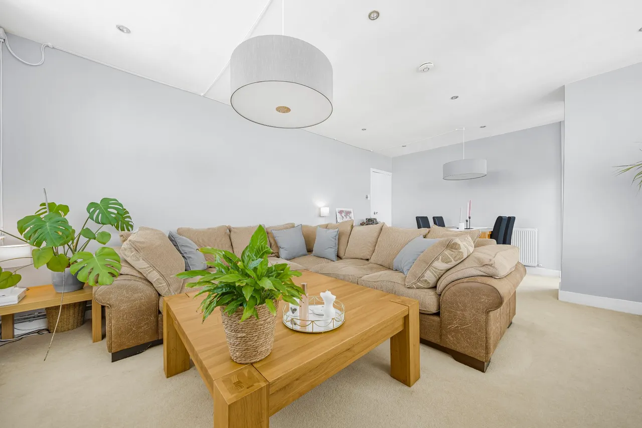 Wellington Close, Walton On Thames, KT12, photo 10