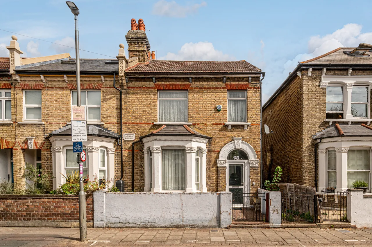5 bed house for sale — 143 Longley Road, London