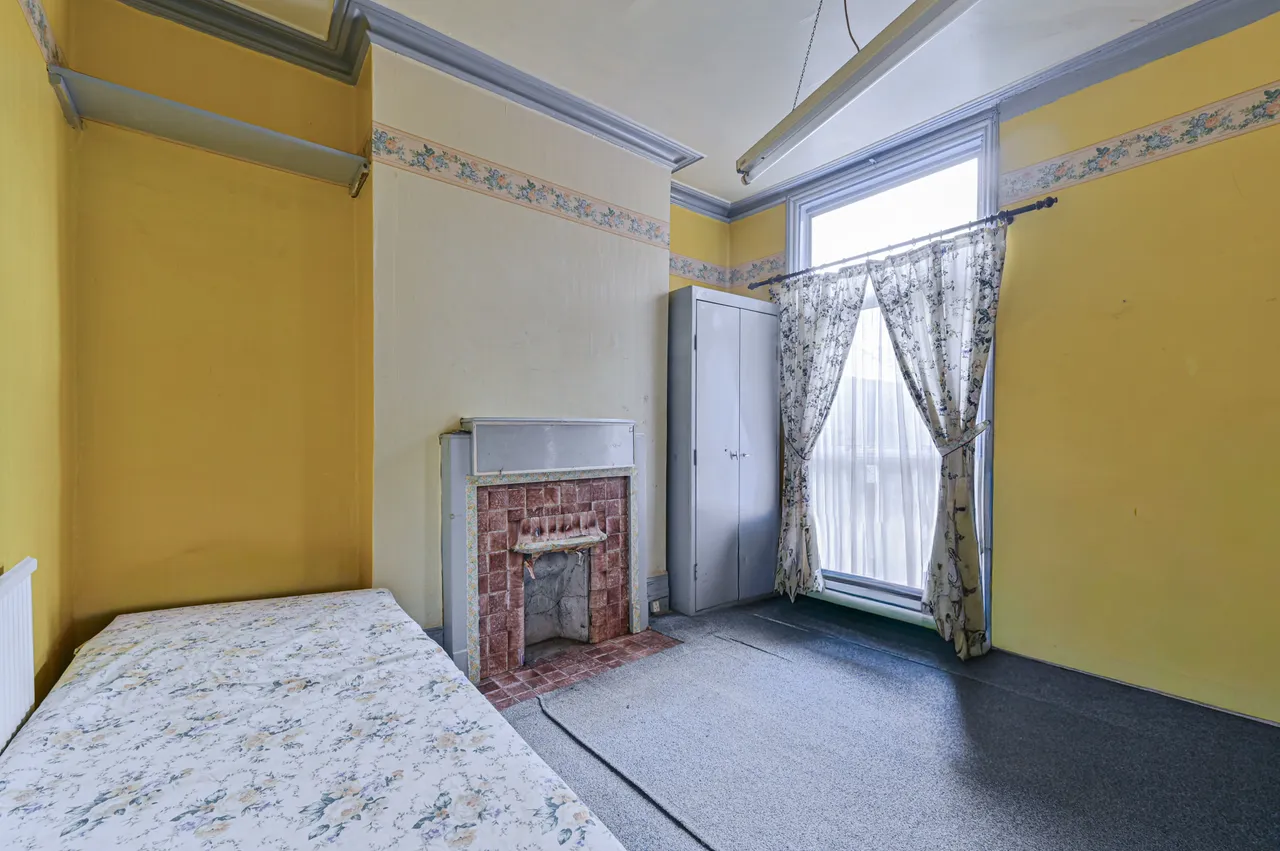 143 Longley Road, London, photo 9