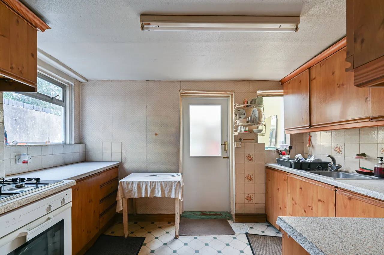 143 Longley Road, London, photo 6