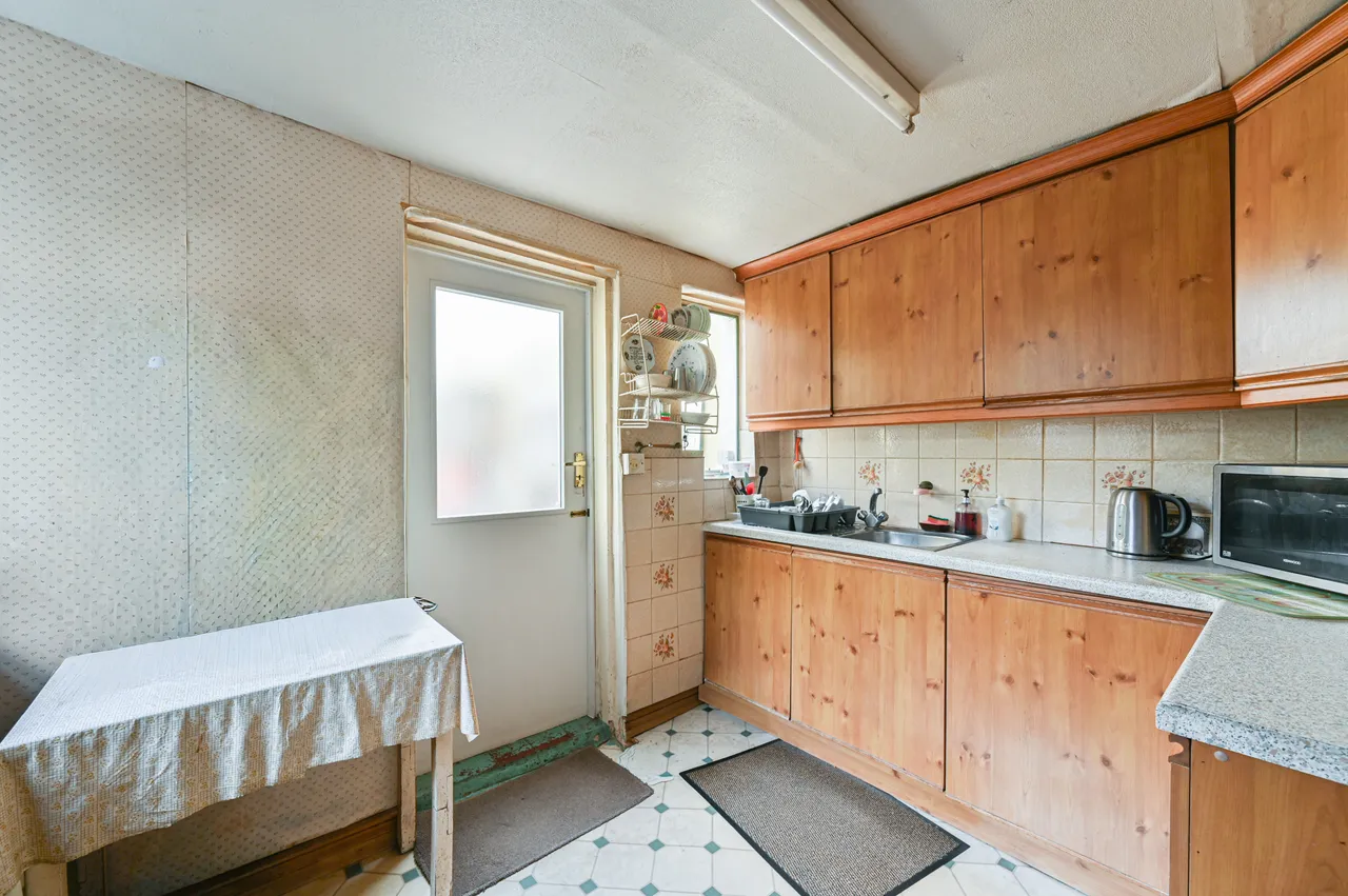 143 Longley Road, London, photo 5