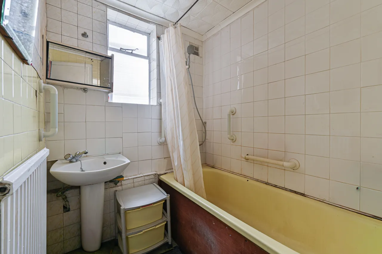 143 Longley Road, London, photo 11