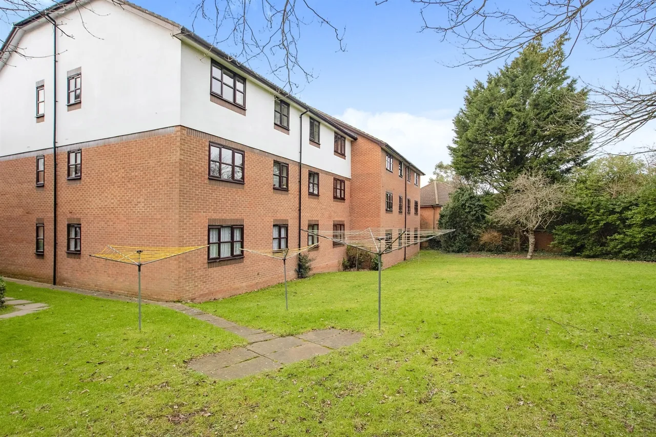 Argyle Court, WD18, photo 2