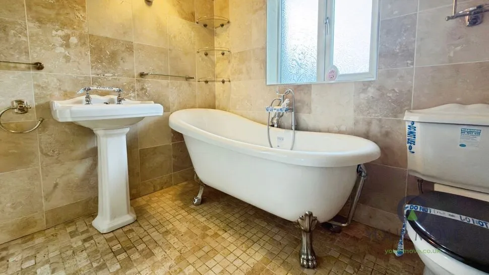 Dumfries Avenue, Denshaw, OL3, photo 6