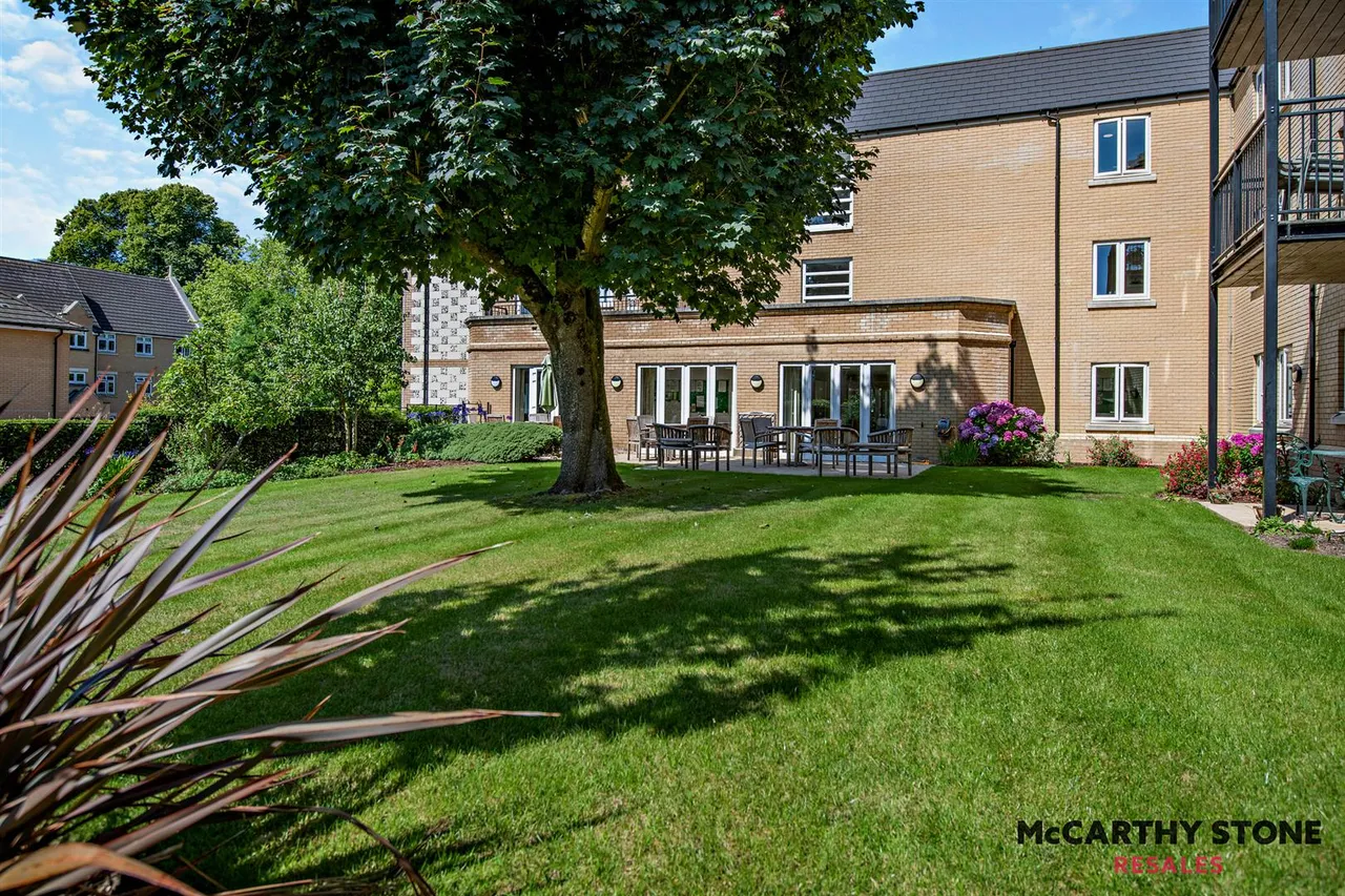 Hart Close, Wilton, SP2, photo 25