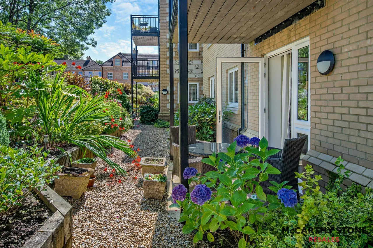 Hart Close, Wilton, SP2, photo 12