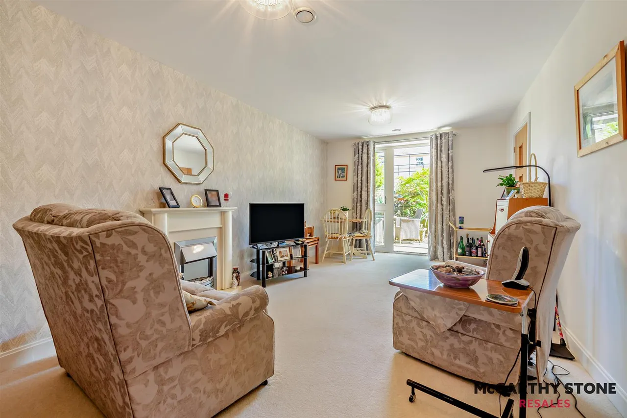 Hart Close, Wilton, SP2, photo 3
