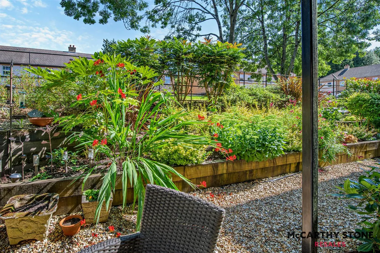 Hart Close, Wilton, SP2, photo 21