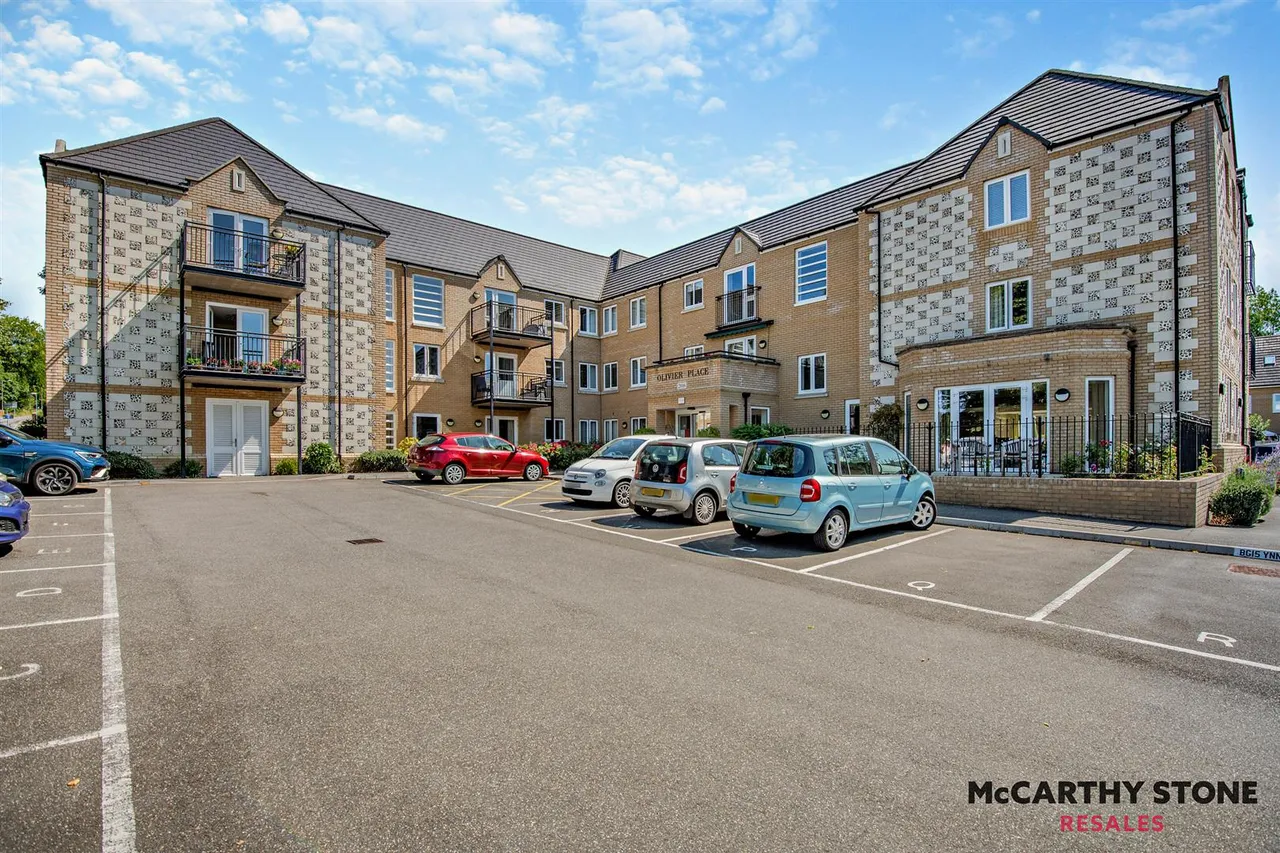 Hart Close, Wilton, SP2, photo 22