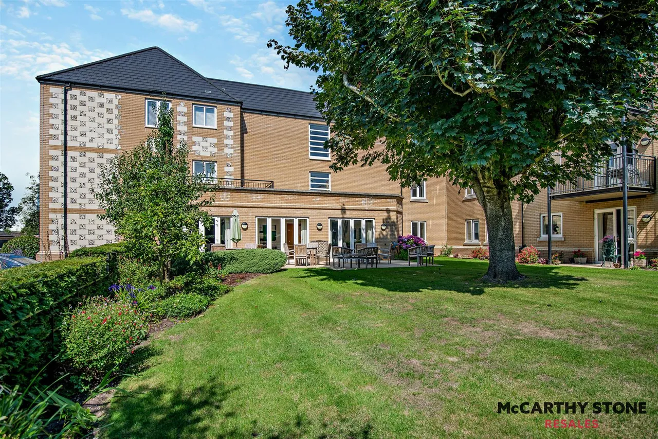 Hart Close, Wilton, SP2, photo 26