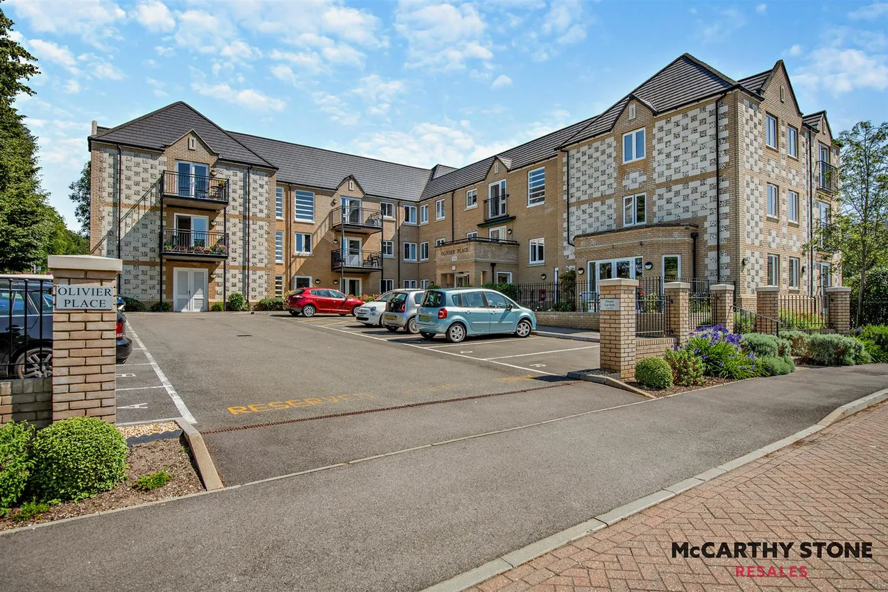 Hart Close, Wilton, SP2, photo 28