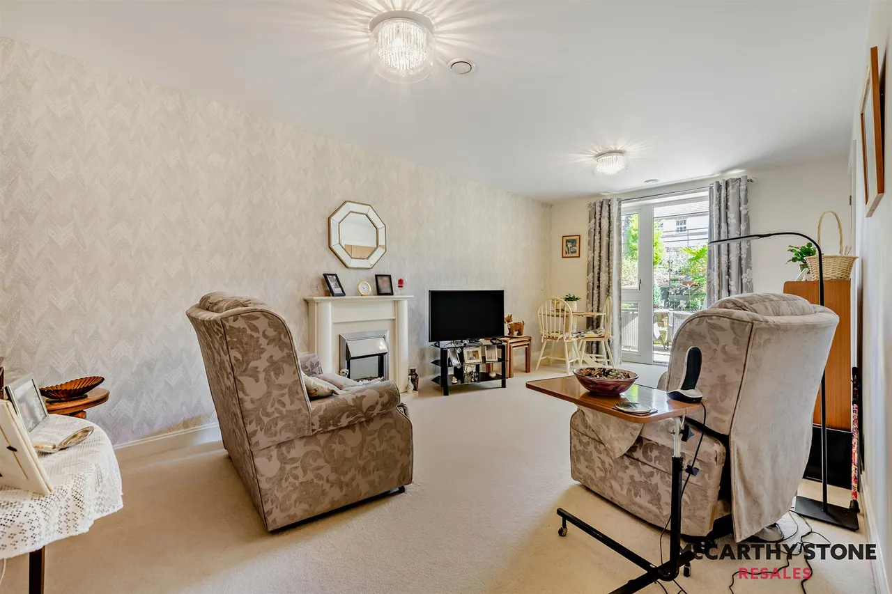 Hart Close, Wilton, SP2, photo 11