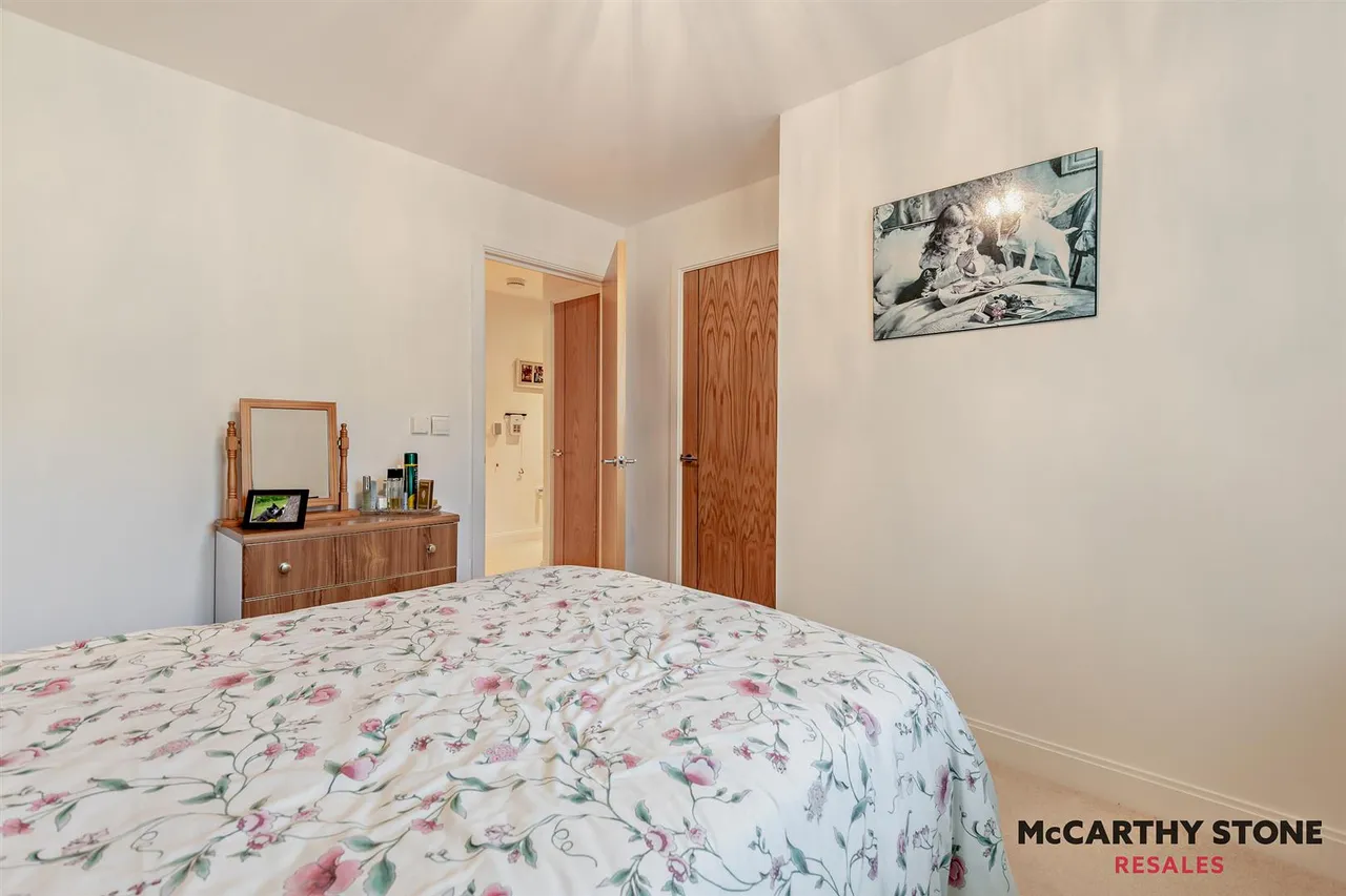 Hart Close, Wilton, SP2, photo 15