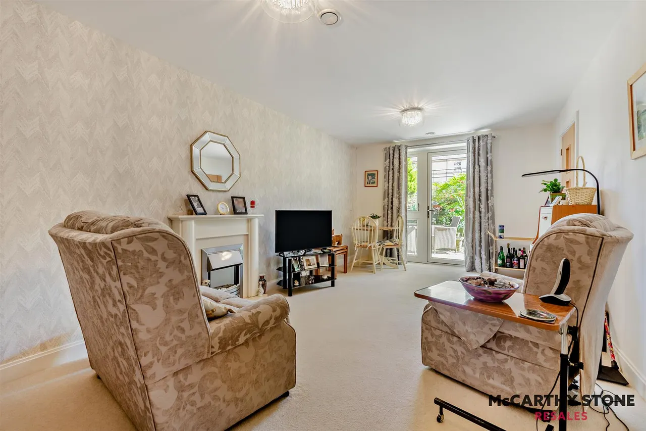 Hart Close, Wilton, SP2, photo 14