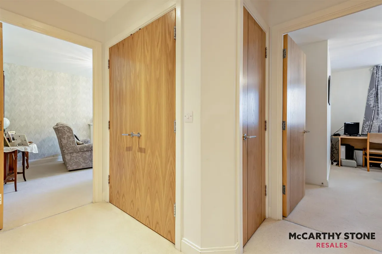 Hart Close, Wilton, SP2, photo 13