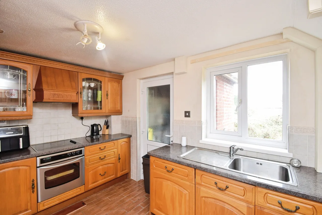 Bron Gwendraeth, Kidwelly, SA17, photo 14