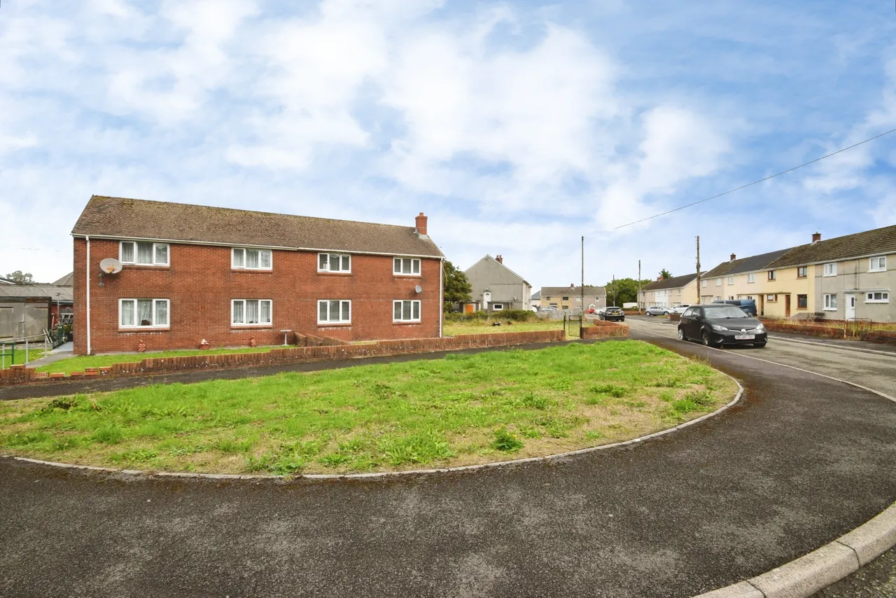 Bron Gwendraeth, Kidwelly, SA17, photo 40