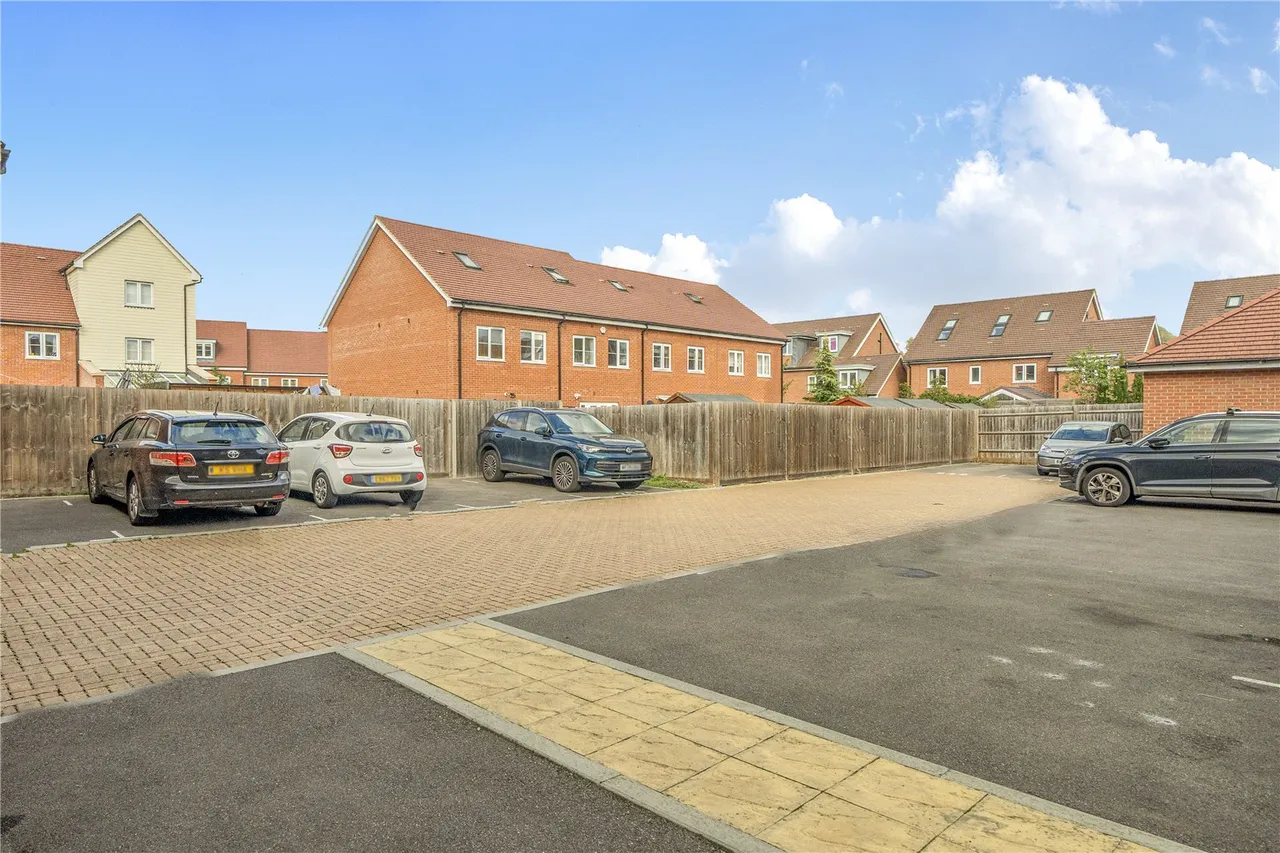 Elm Drive, Woodley, RG5, photo 11