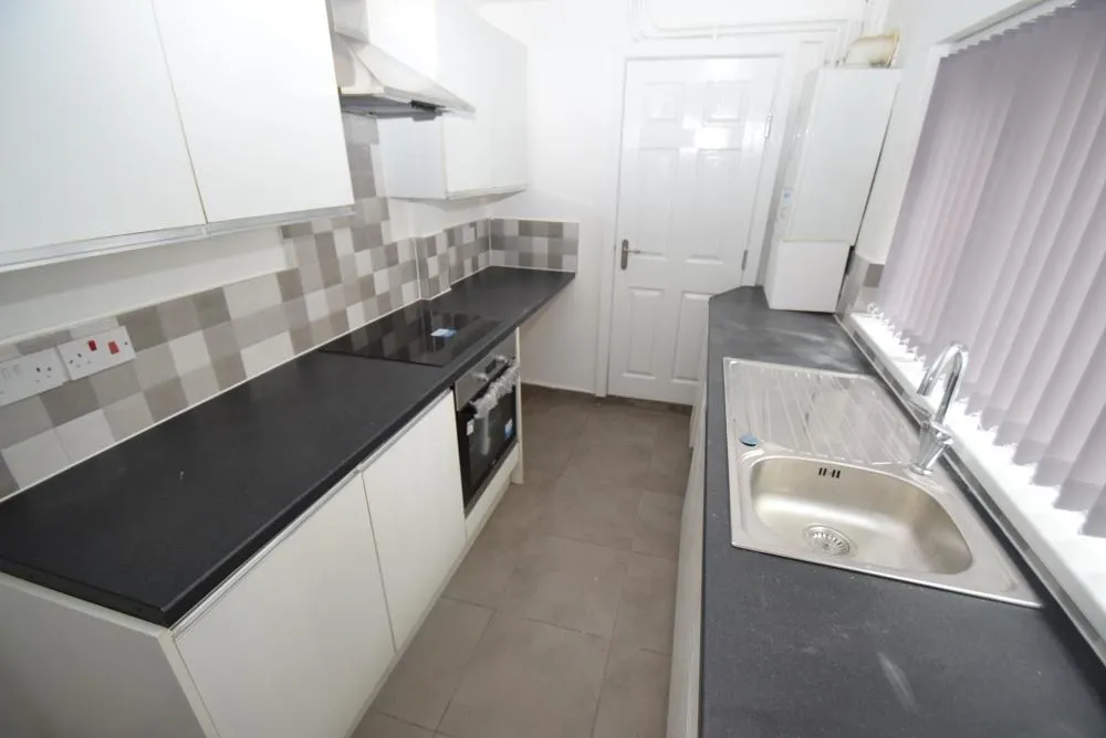 2 bed house to rent, Chatham Street, Hanley, ST1