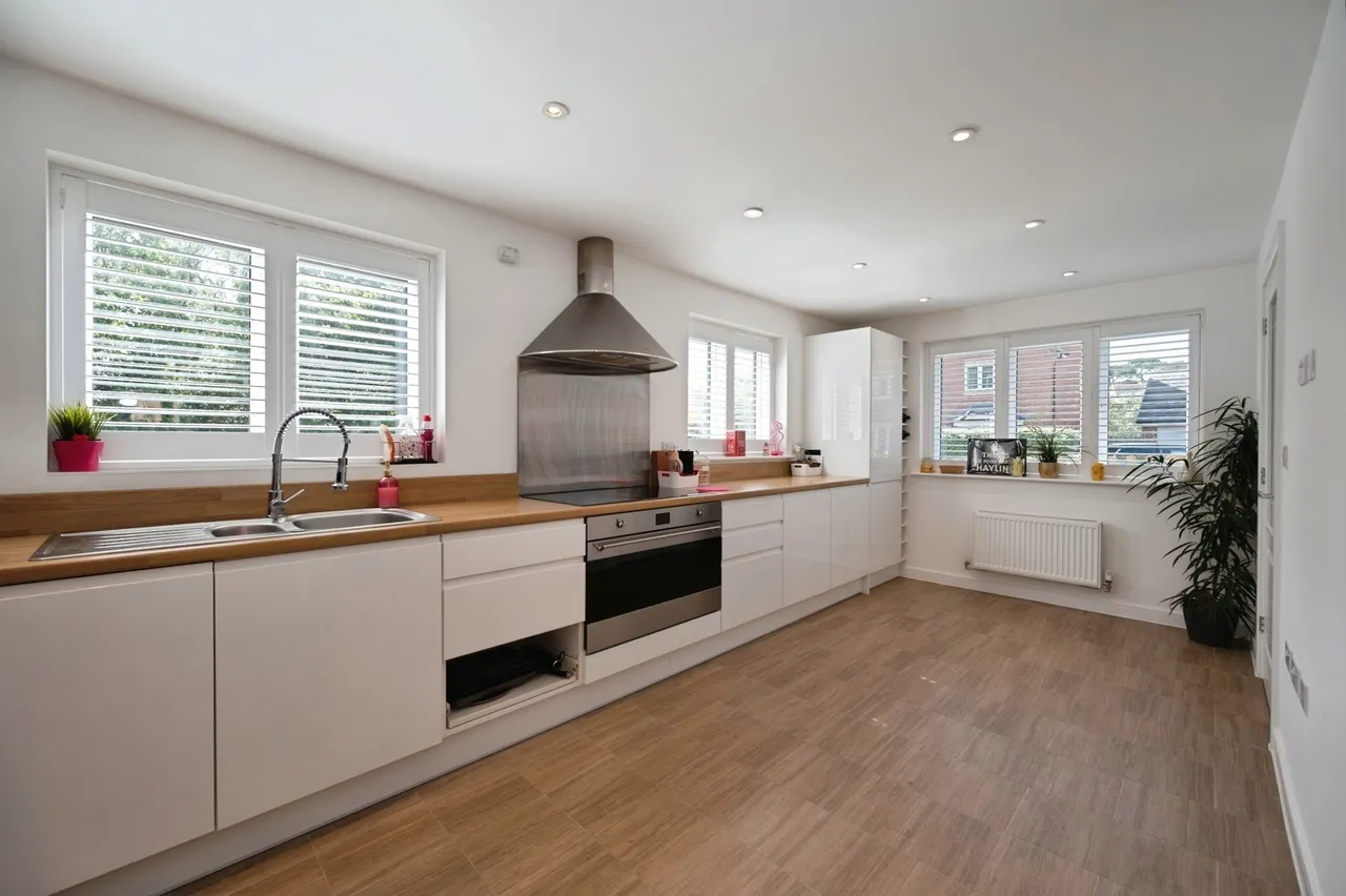 St. Benedict Road, Hayling Island, PO11, photo 16