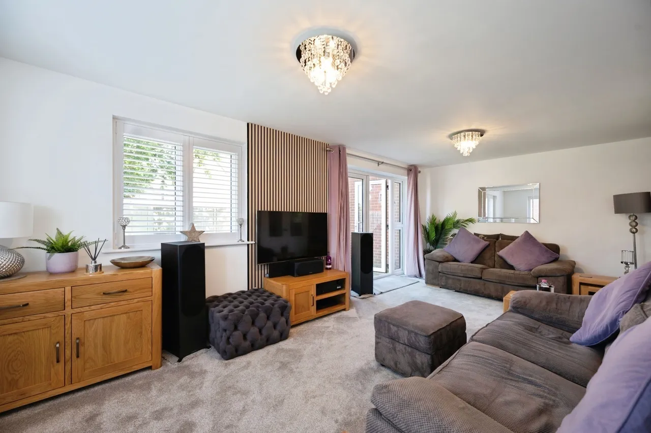 St. Benedict Road, Hayling Island, PO11, photo 2