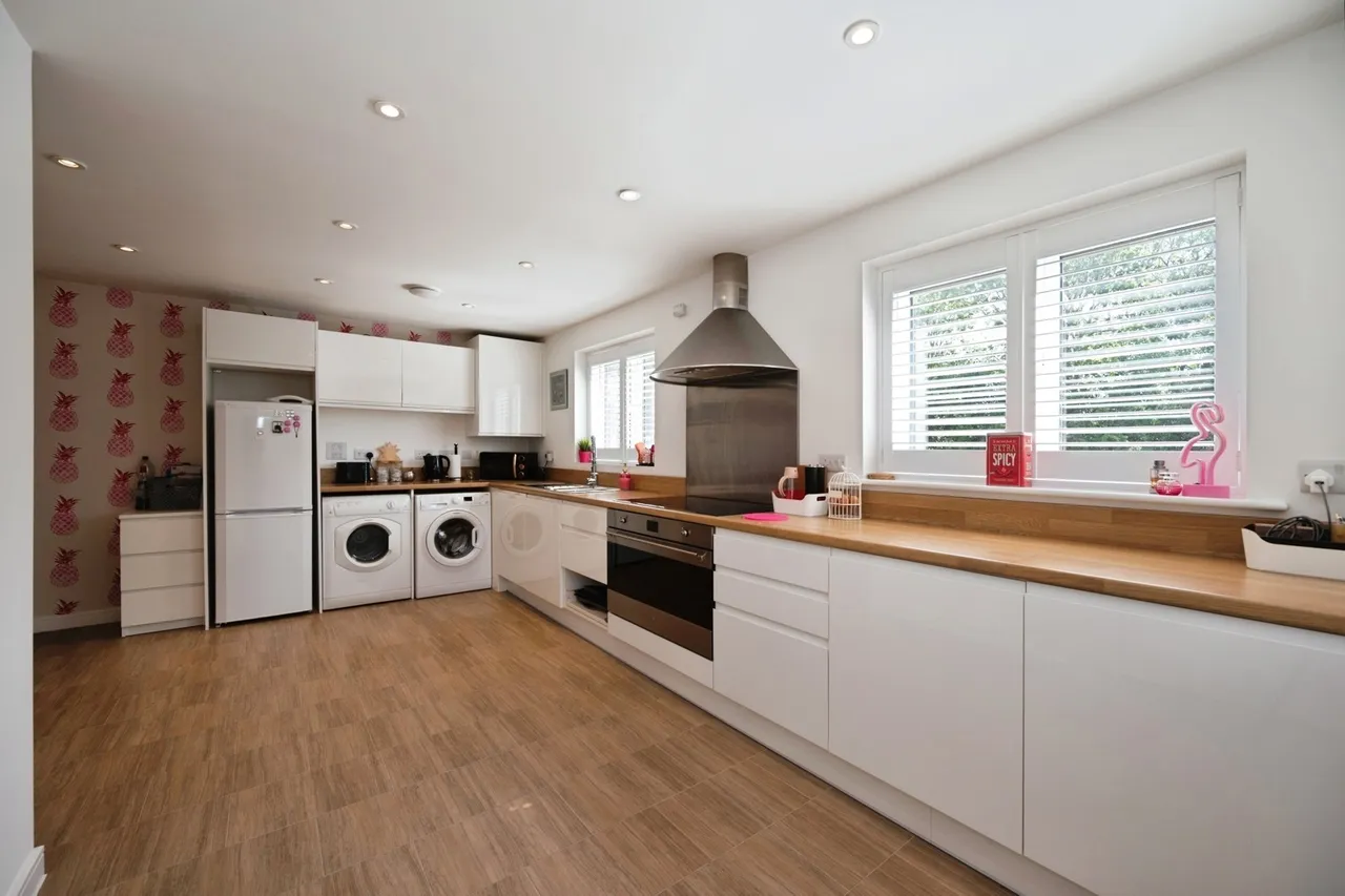 St. Benedict Road, Hayling Island, PO11, photo 6