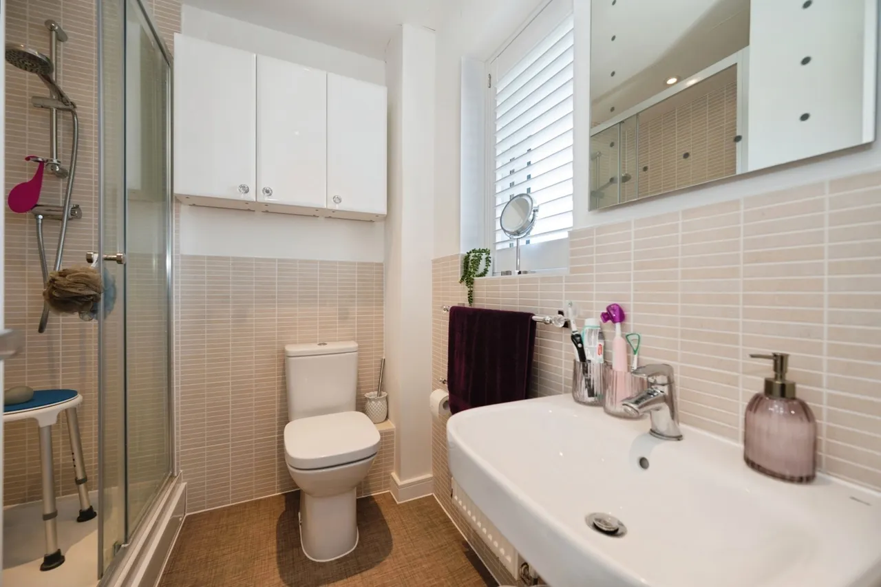 St. Benedict Road, Hayling Island, PO11, photo 14