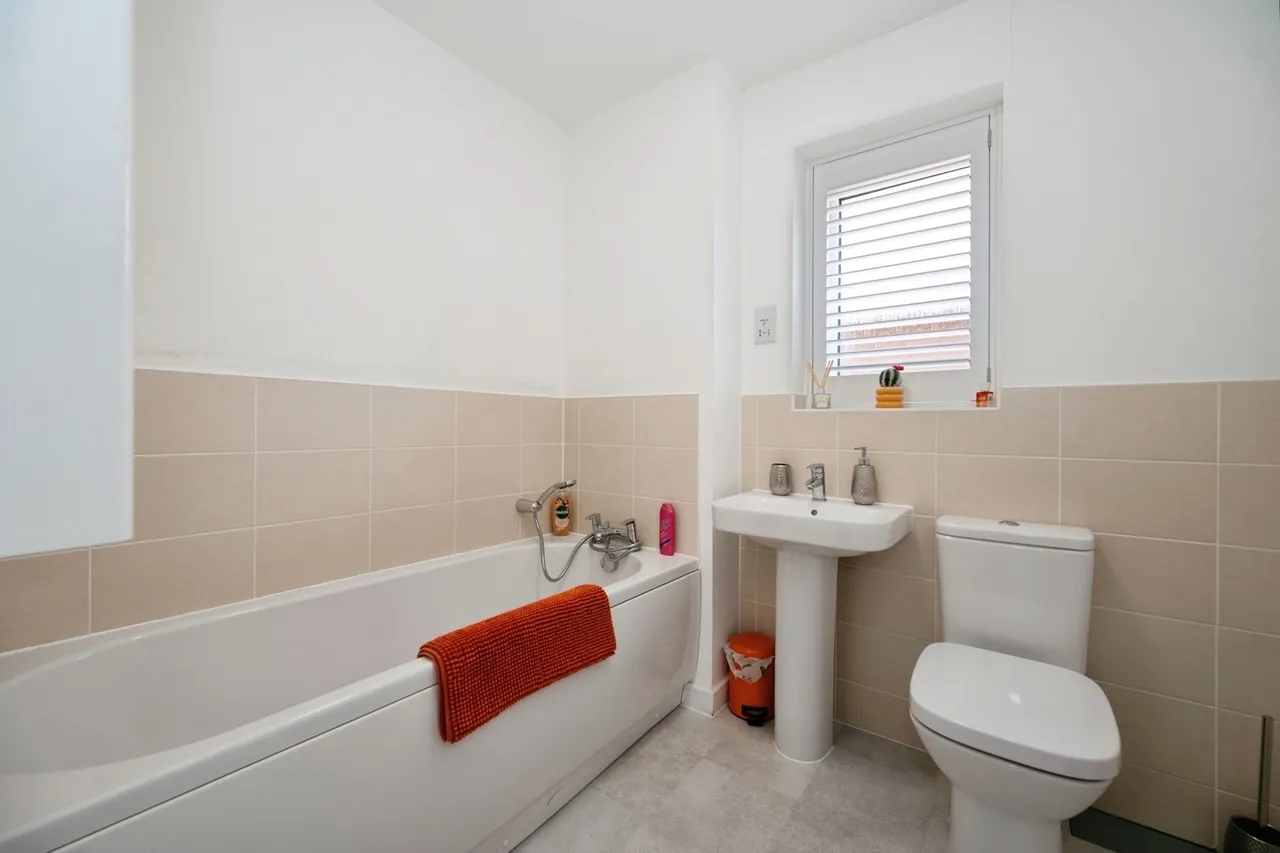 St. Benedict Road, Hayling Island, PO11, photo 7