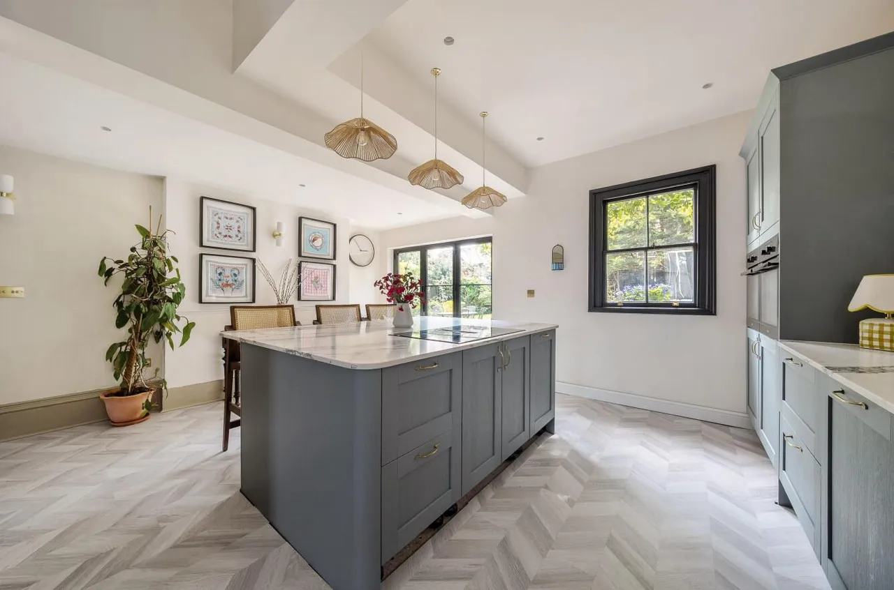 7 bed house for sale, Refined Victorian Residence, Central Rochester
