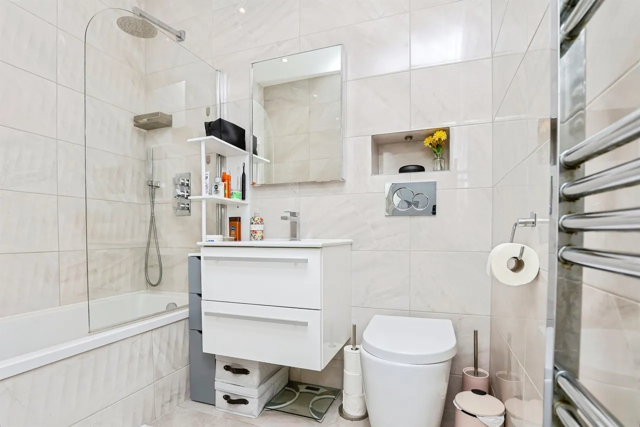 Syresham Gardens, Haywards Heath, photo 8