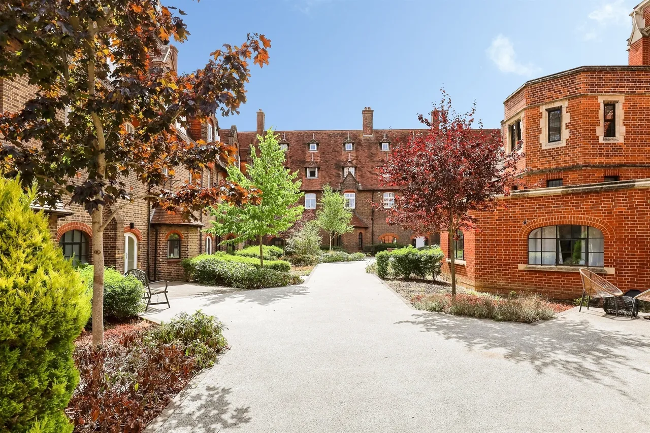 Syresham Gardens, Haywards Heath, photo 10