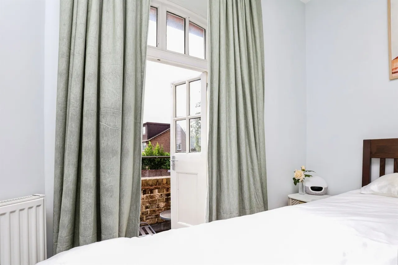 Syresham Gardens, Haywards Heath, photo 9