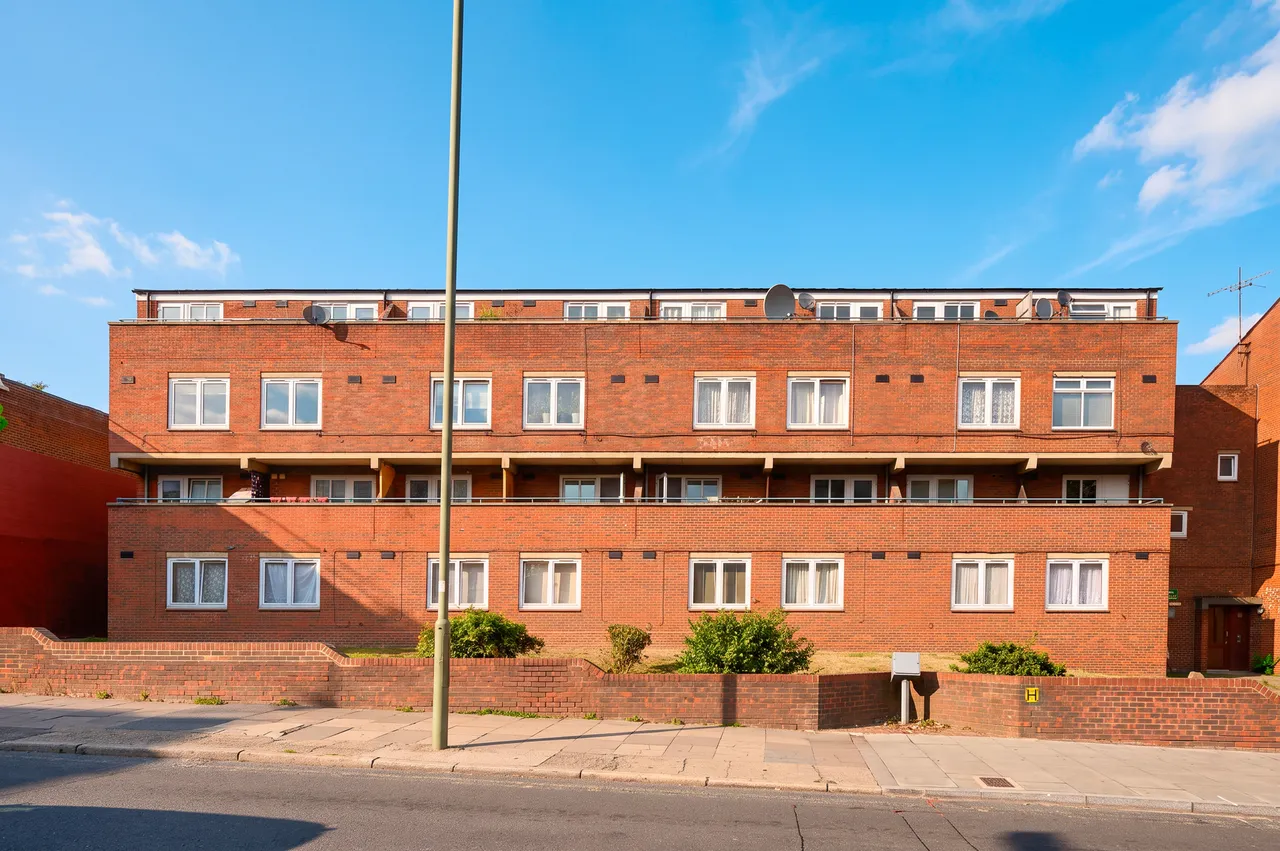 2 bed flat to rent — Flat 30 Thornbury, Prince of Wales Close, London