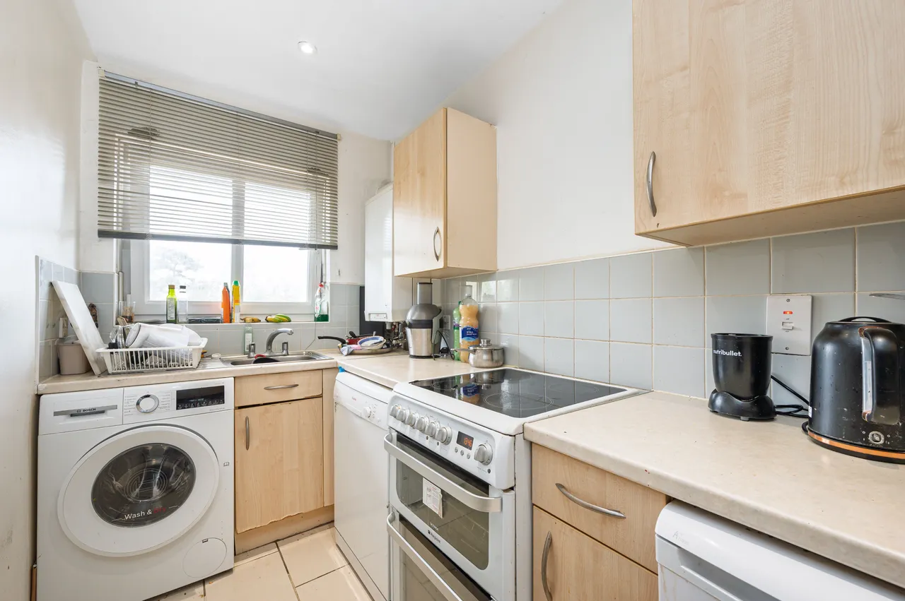 Flat 30 Thornbury, Prince of Wales Close, London, photo 3