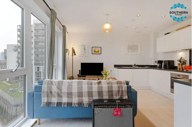 Greenwich High Road, London, SE10, photo 6