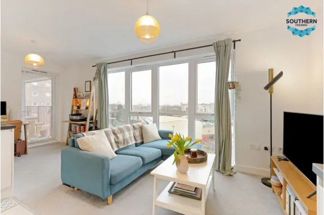 1 bed flat for sale, Greenwich High Road, London, SE10