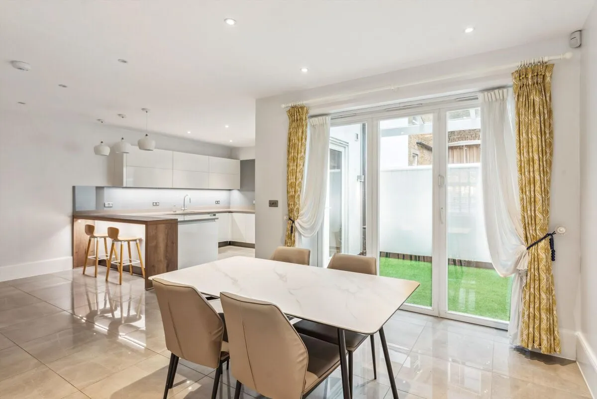Pembridge Road, London, W11, photo 2