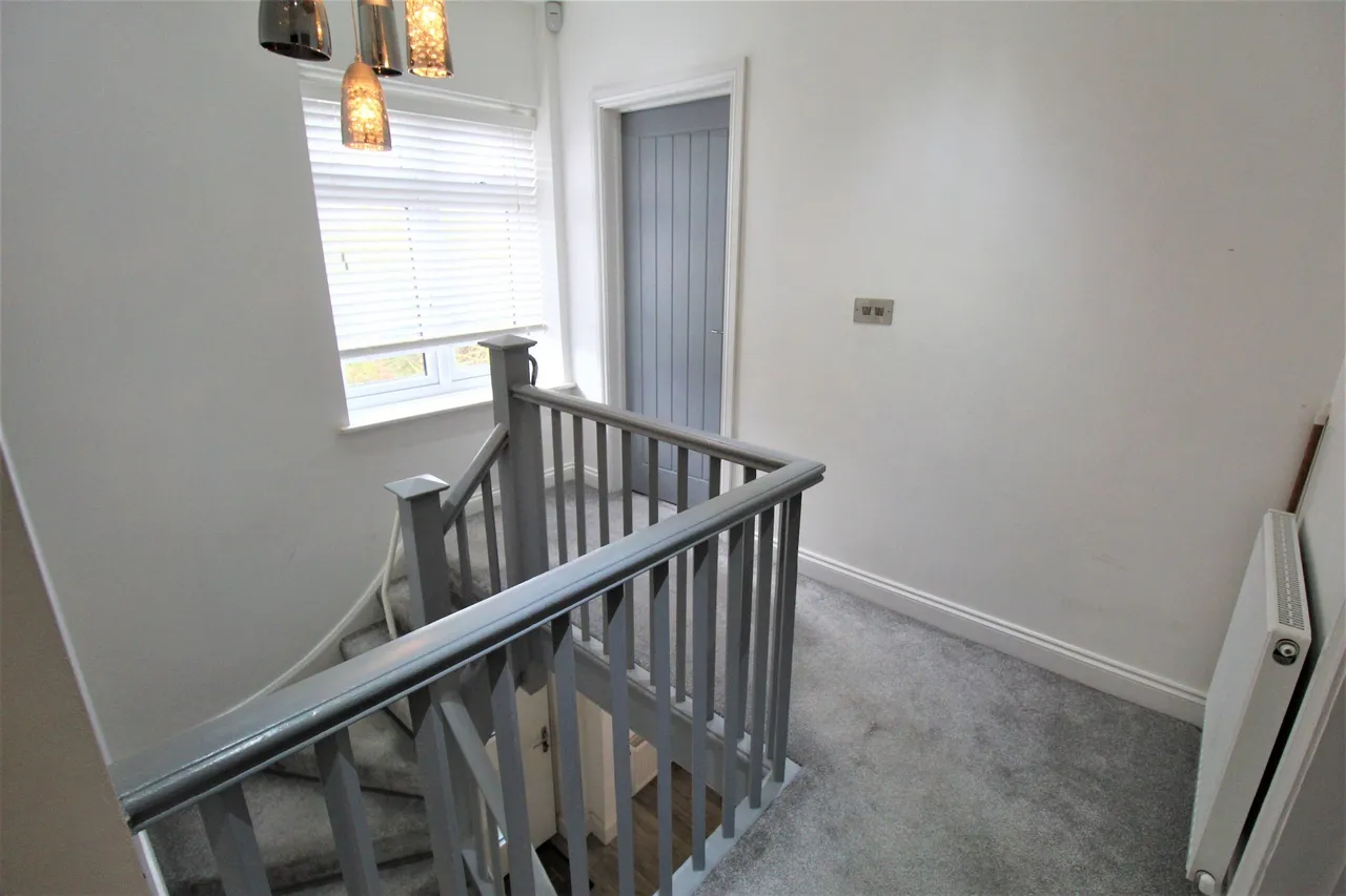 Wood View, Grays, Essex, RM17 5TF, photo 11