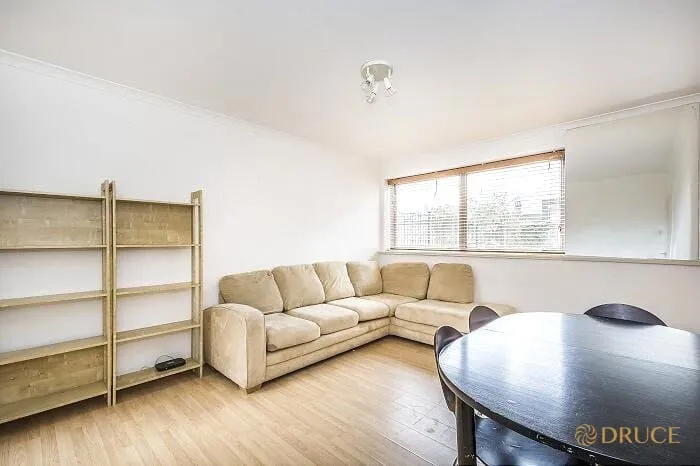 2 bed flat to rent, Parkgate Road, Battersea Park, SW11