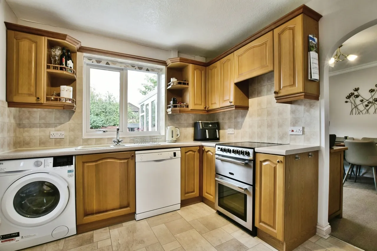 Bowerfield Crescent, Hazel Grove, Stockport, Greater Manchester, SK7, photo 3
